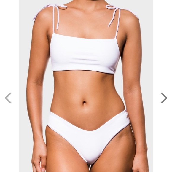 Blackbough Other - 2 for 1 NWT Blackbough white Stassi bikini set 😍
